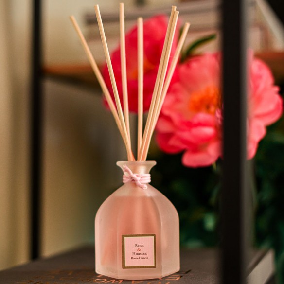 Raumduft-Diffusor Rose und Hibiskus