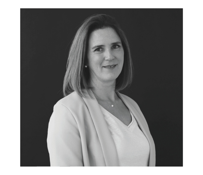 Portrait d'un monsieur parfumeur en noir et blanc