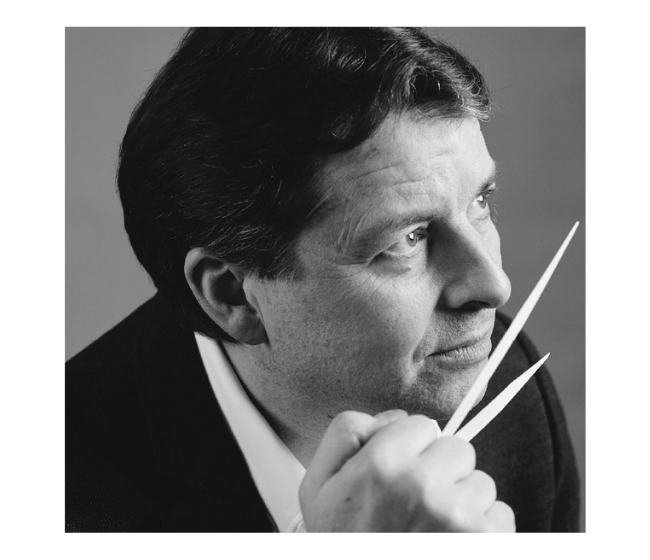 Portrait d'un monsieur parfumeur en noir et blanc